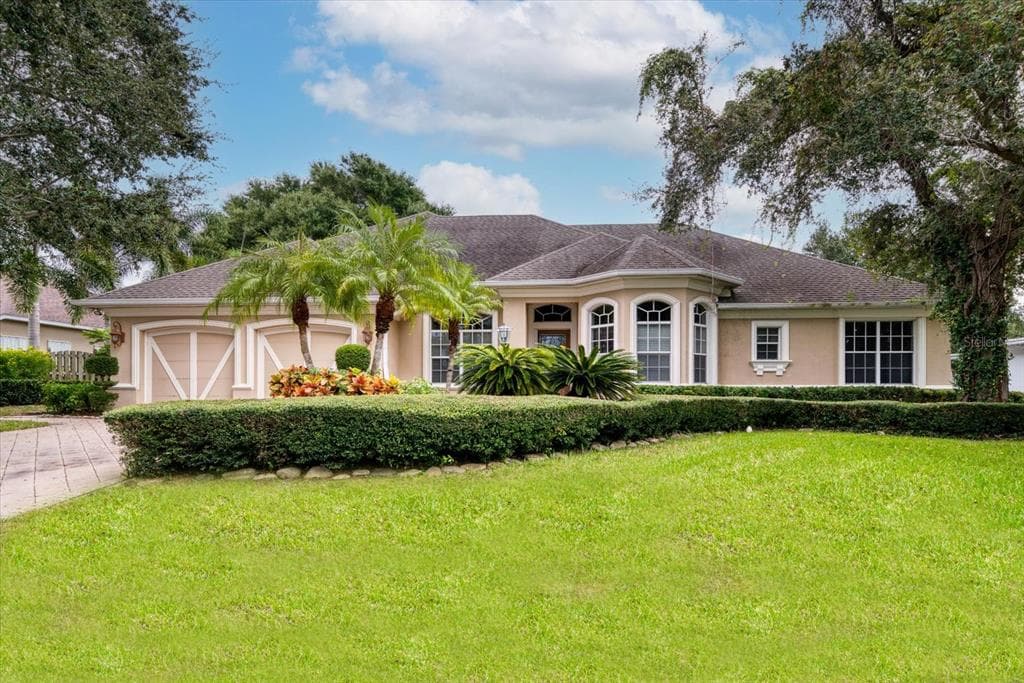 123 HARBOR VIEW LANE BELLEAIR BLUFFS, FL 33770