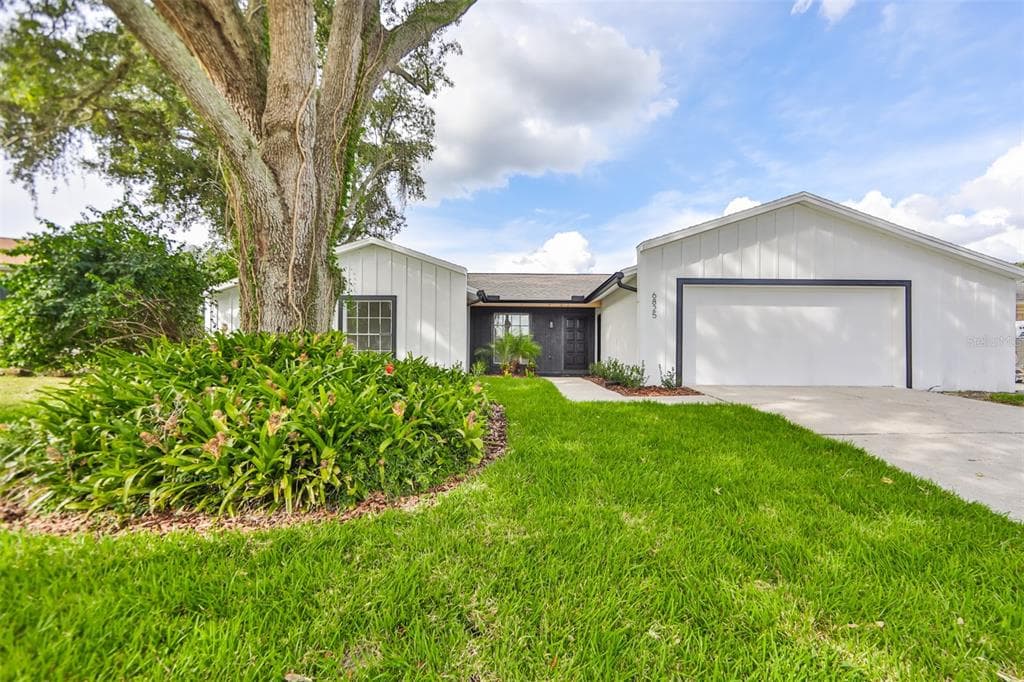 6825 MITCHELL CIRCLE TAMPA, FL 33634