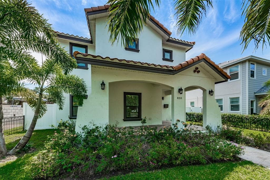 850 30TH AVENUE N ST PETERSBURG, FL 33704