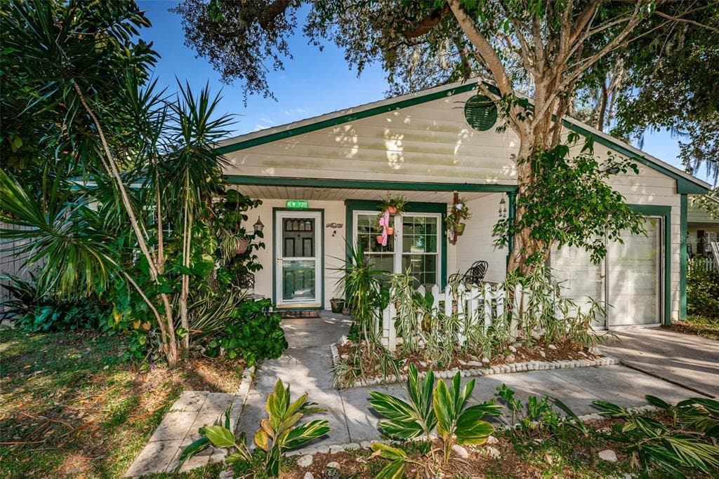 3871 LAKE SHORE DRIVE PALM HARBOR, FL 34684