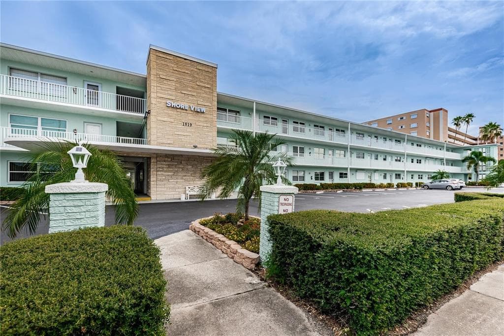 1819 SHORE DRIVE S UNIT 105 SOUTH PASADENA, FL 33707