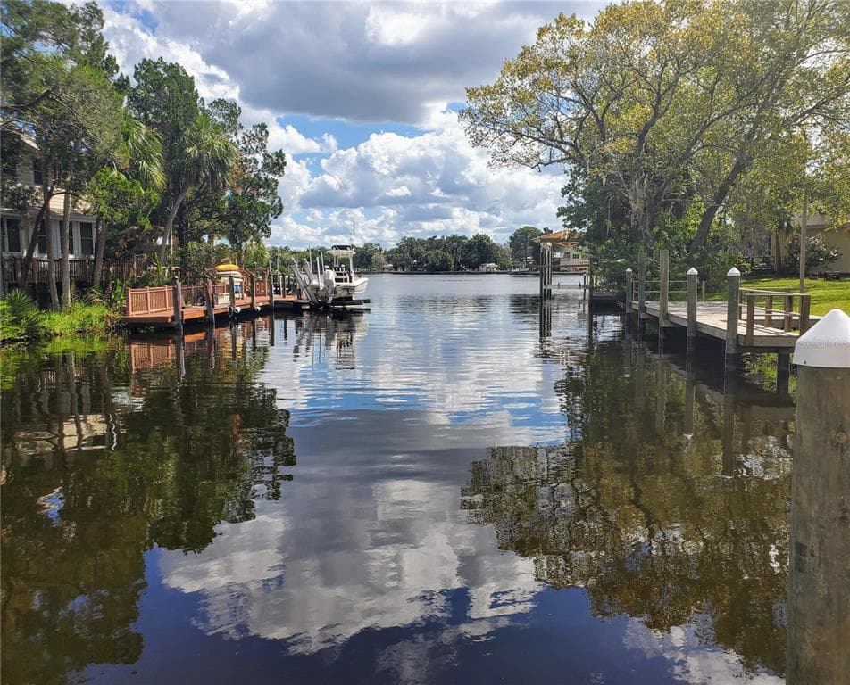 5299 S RIVERSIDE DRIVE HOMOSASSA, FL 34448