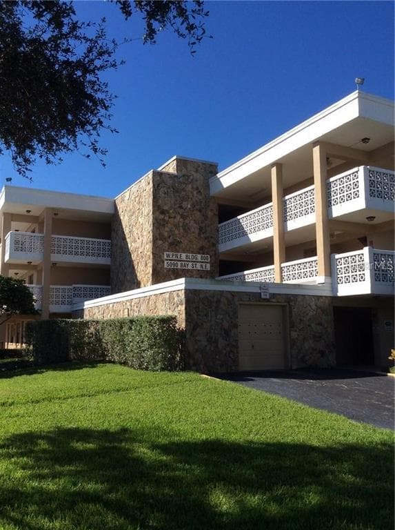 5090 BAY STREET NE UNIT 221 ST PETERSBURG, FL 33703