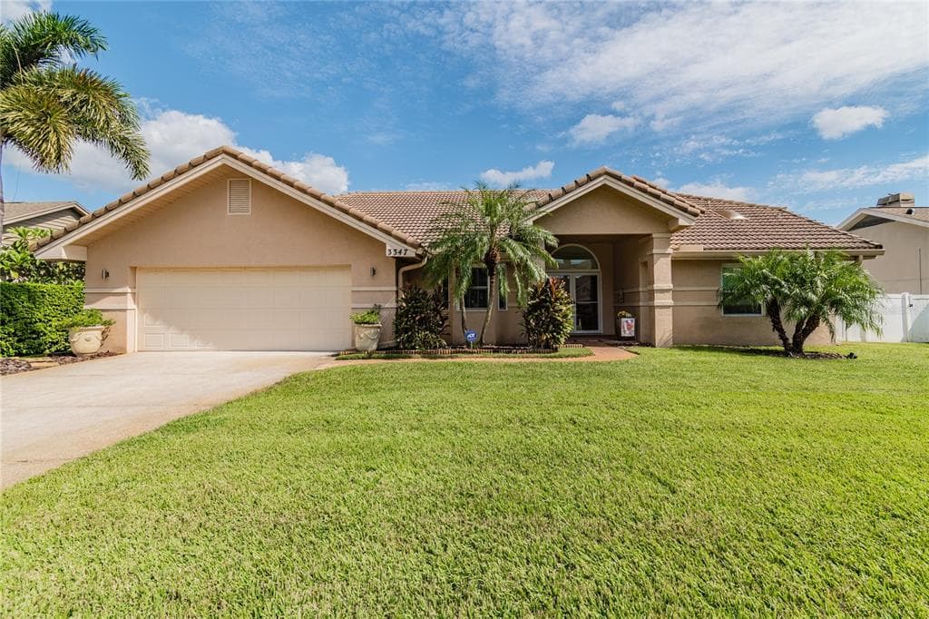 3347 LAKE SHORE LANE