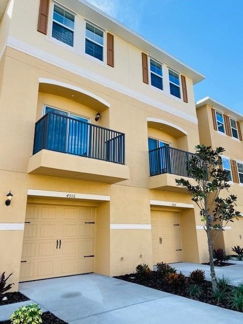 4914 GULF WATERS DRIVE NEW PORT RICHEY, FL 34652