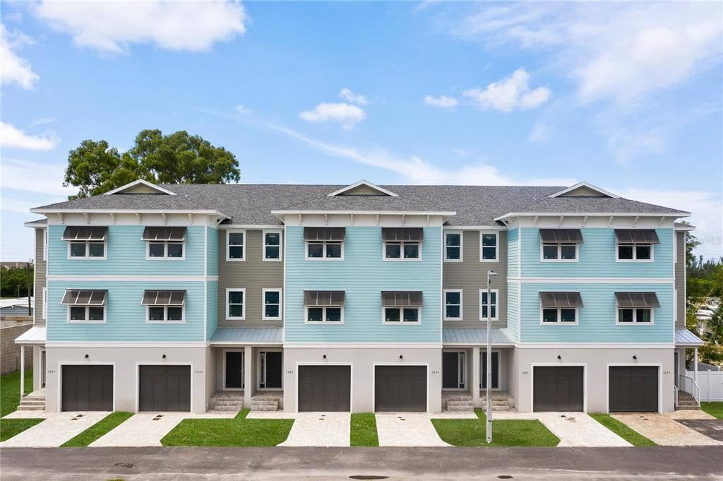 1221 SAVONA DRIVE NE ST PETERSBURG, FL 33702
