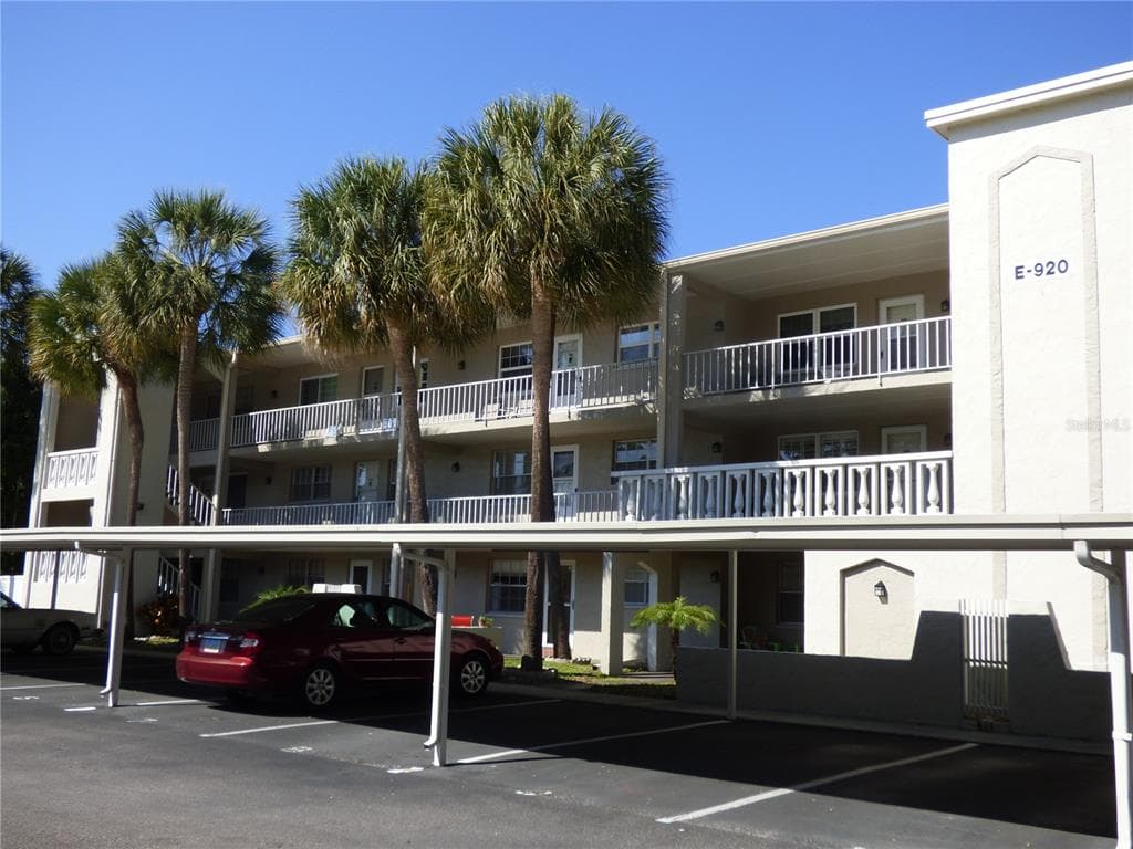 920 VIRGINIA STREET UNIT 304 DUNEDIN, FL 34698