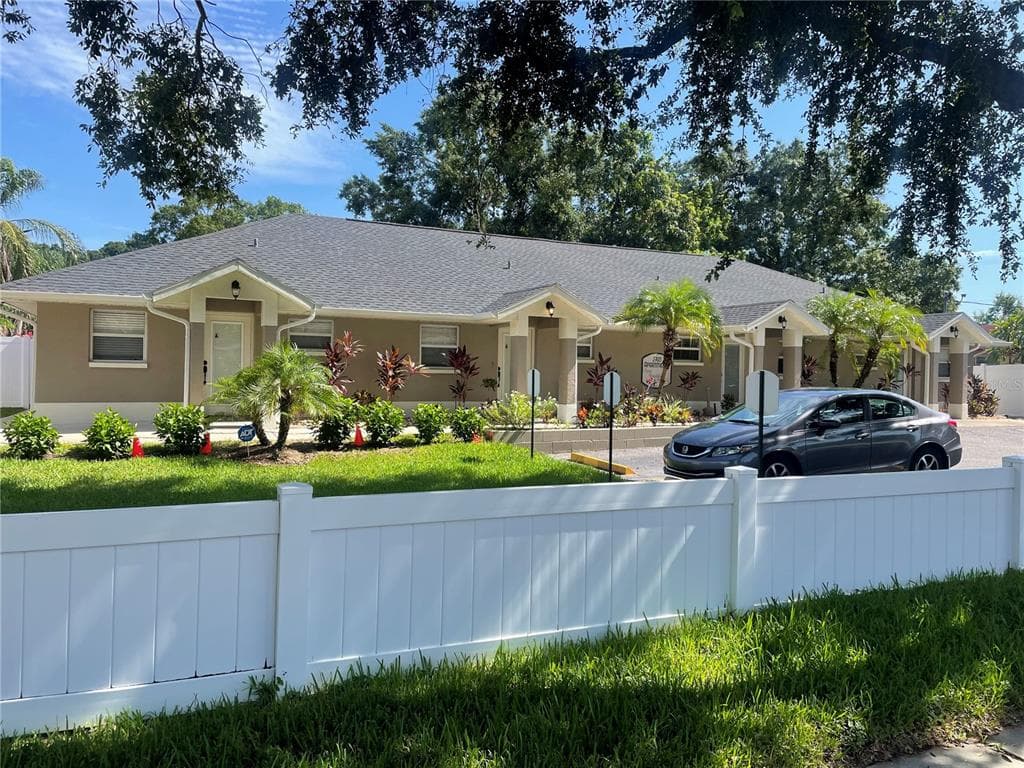 2703 W TAMPA BAY BOULEVARD UNIT B TAMPA, FL 33607