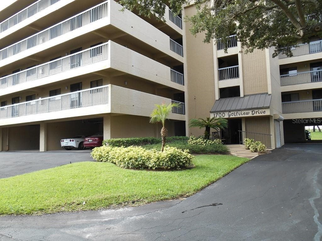 1748 GOLFVIEW DRIVE UNIT 1748 TARPON SPRINGS, FL 34689