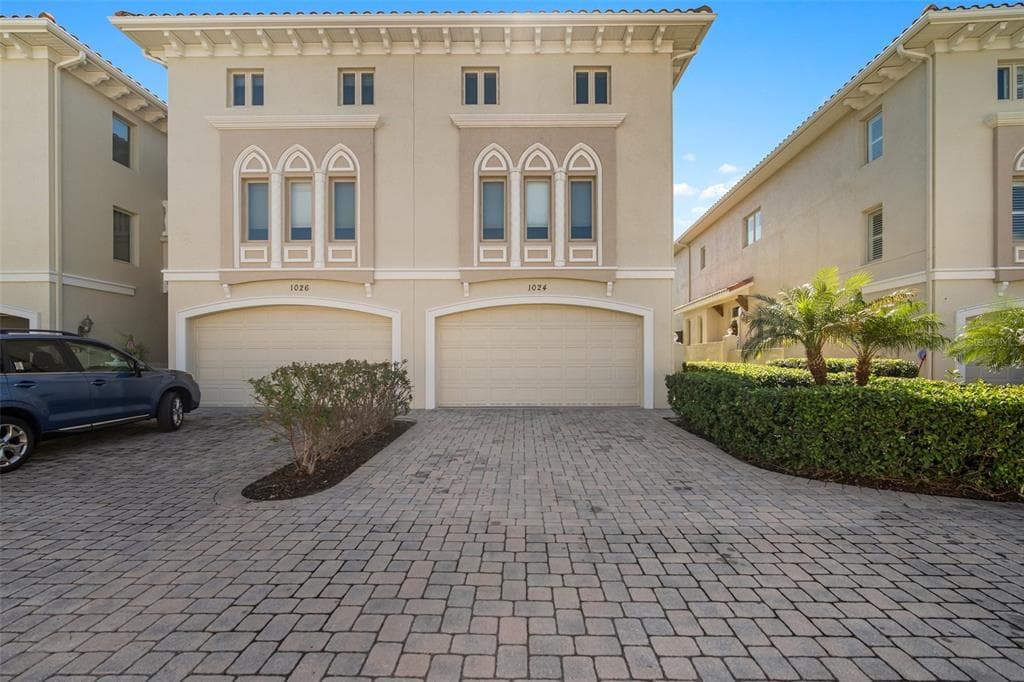 1024 PASEO DEL RIO NE