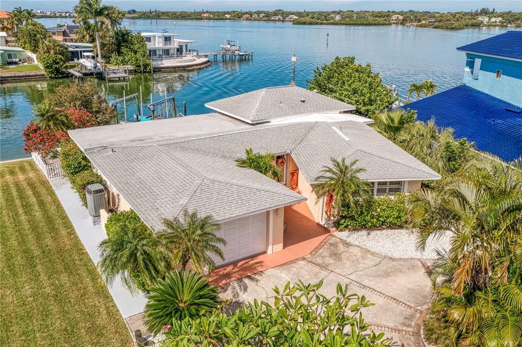 320 176TH AVENUE CIRCLE REDINGTON SHORES, FL 33708