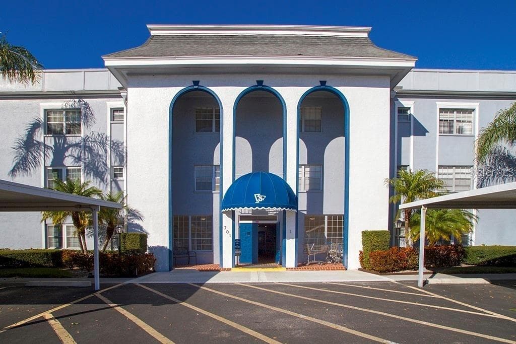 701 POINSETTIA ROAD UNIT 112 BELLEAIR, FL 33756