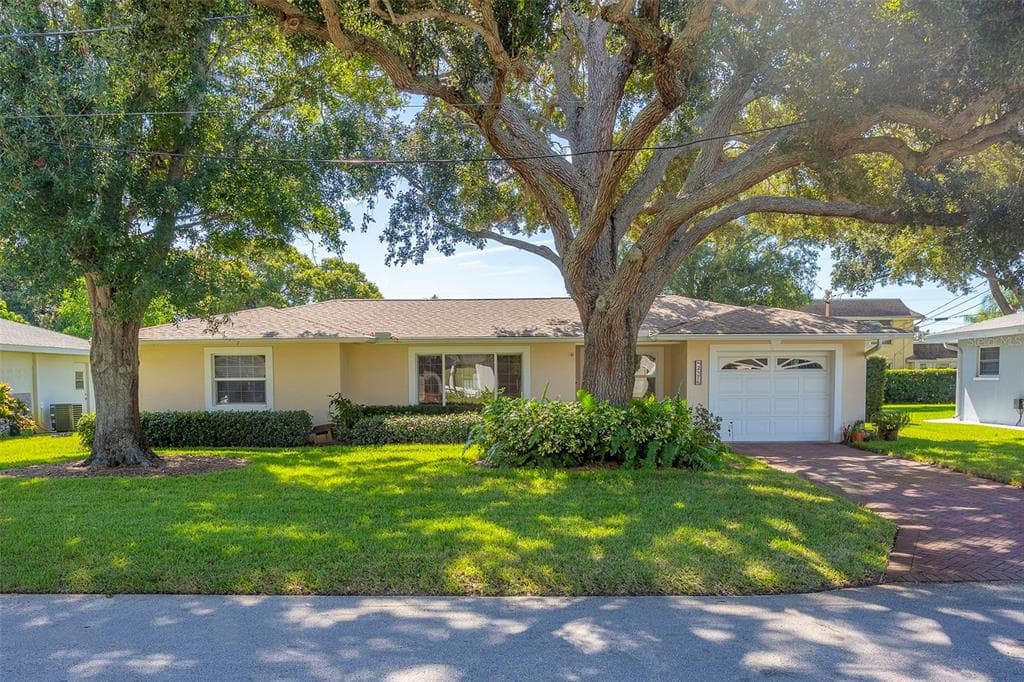 2576 RENATTA DRIVE