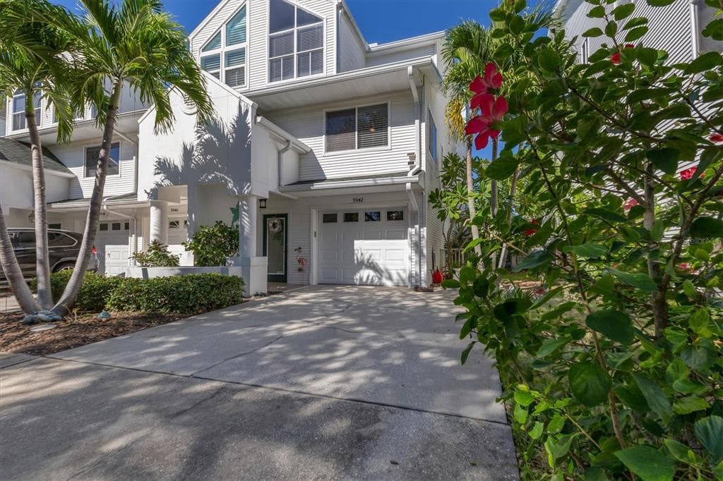 9942 INDIAN KEY TRAIL UNIT 19 SEMINOLE, FL 33776