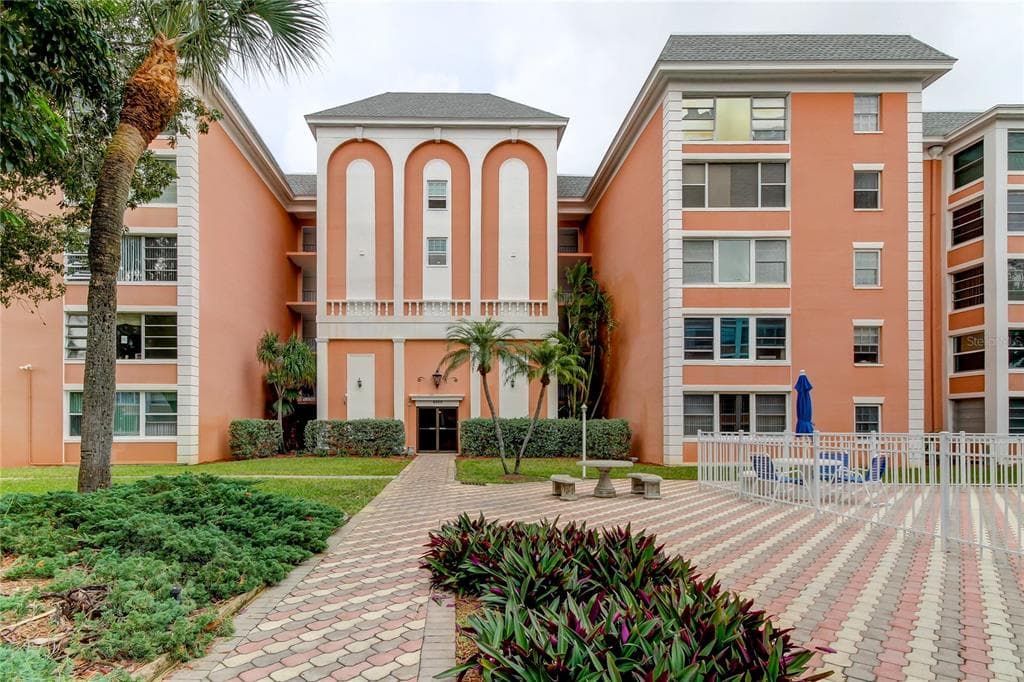 6960 20TH AVENUE N UNIT 104 ST PETERSBURG, FL 33710