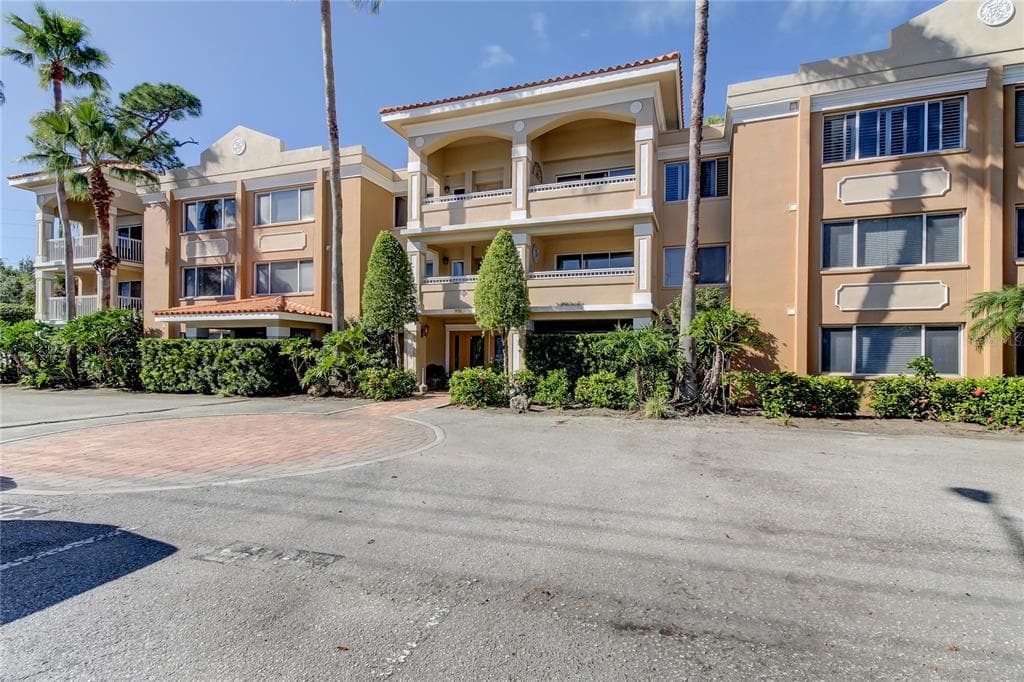950 BROADWAY UNIT 304 DUNEDIN, FL 34698