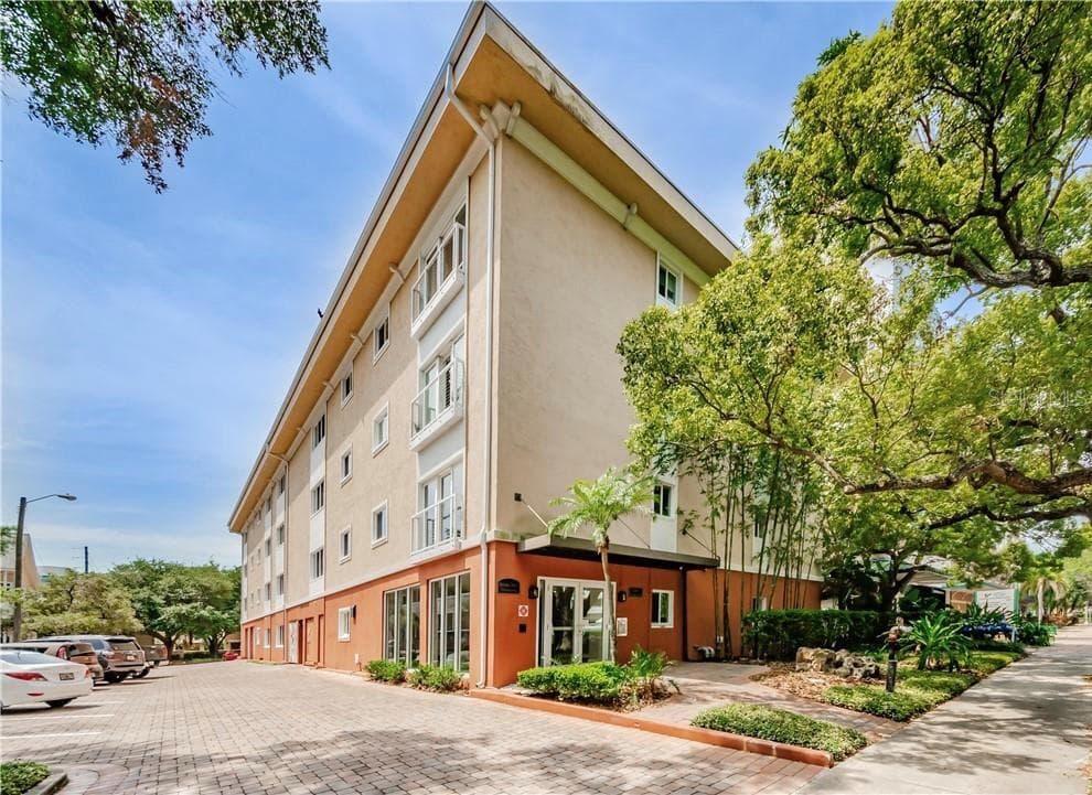 210 5TH AVENUE S UNIT 202 ST PETERSBURG, FL 33701