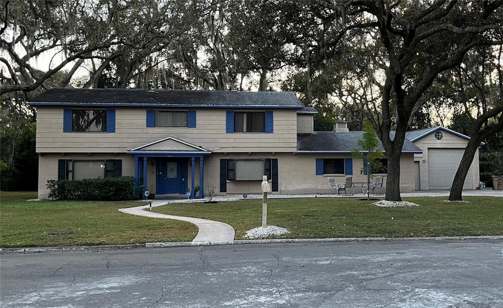 319 BRENTWOOD DRIVE