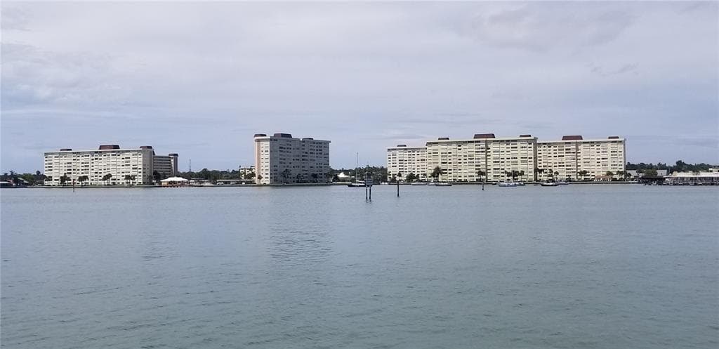 4525 COVE CIRCLE UNIT 1002 ST PETERSBURG, FL 33708