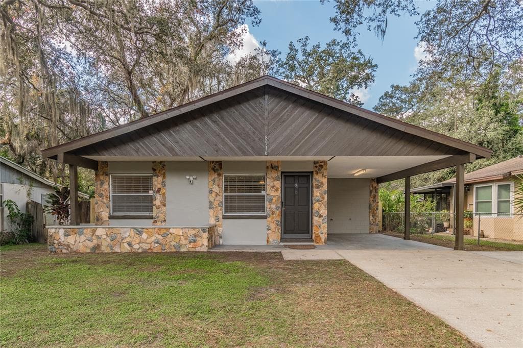 8916 N DEXTER AVENUE TAMPA, FL 33604