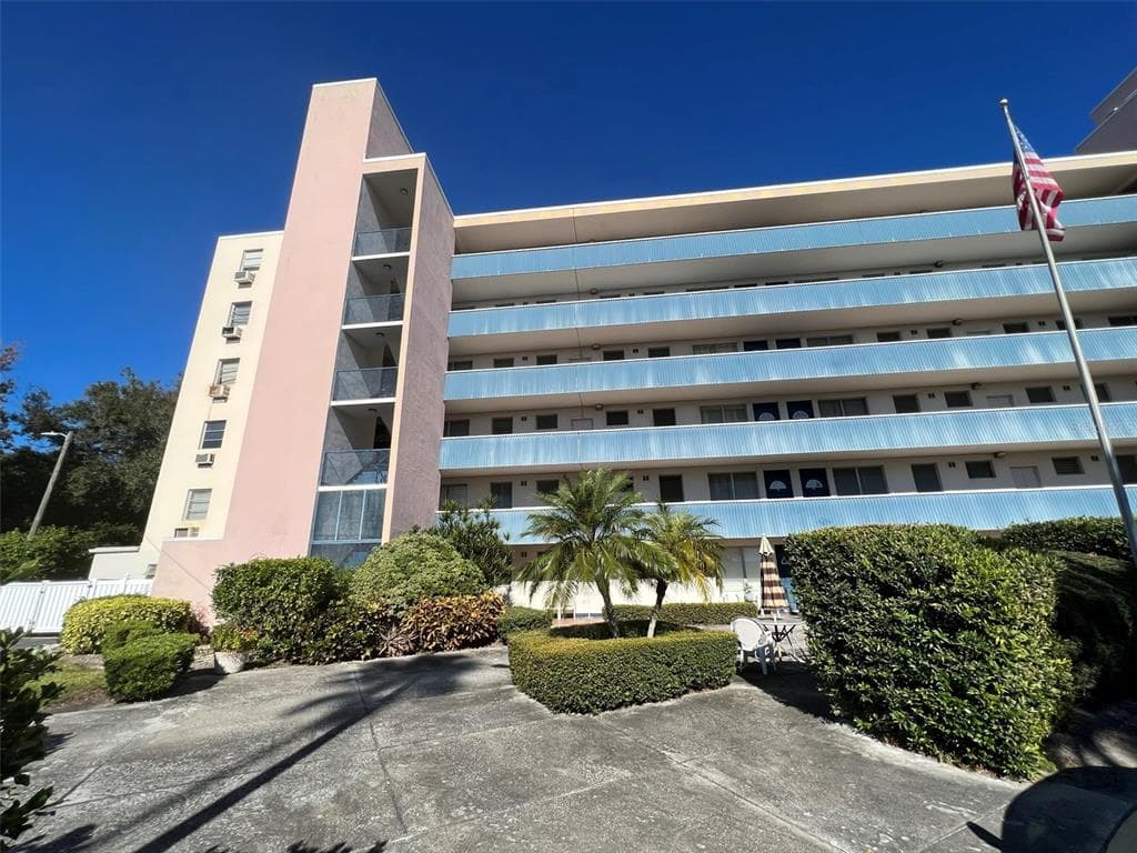 200 N BETTY LN UNIT 3E CLEARWATER, FL 33755