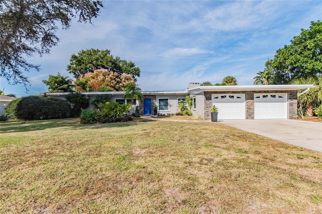 120 CRESTWOOD LANE