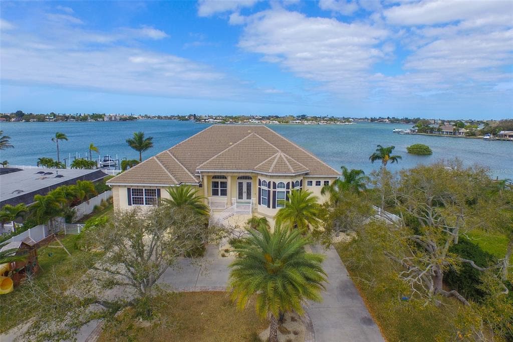 2320 SETON LANE LARGO, FL 33774