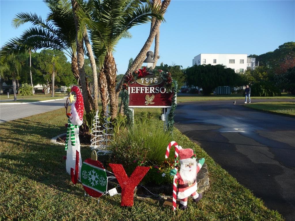 7975 58TH AVENUE N UNIT 202 ST PETERSBURG, FL 33709
