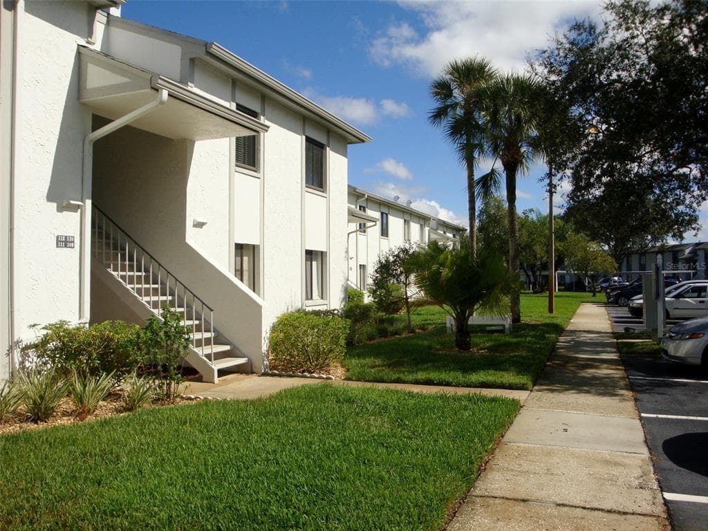 111 E CYPRESS COURT OLDSMAR, FL 34677