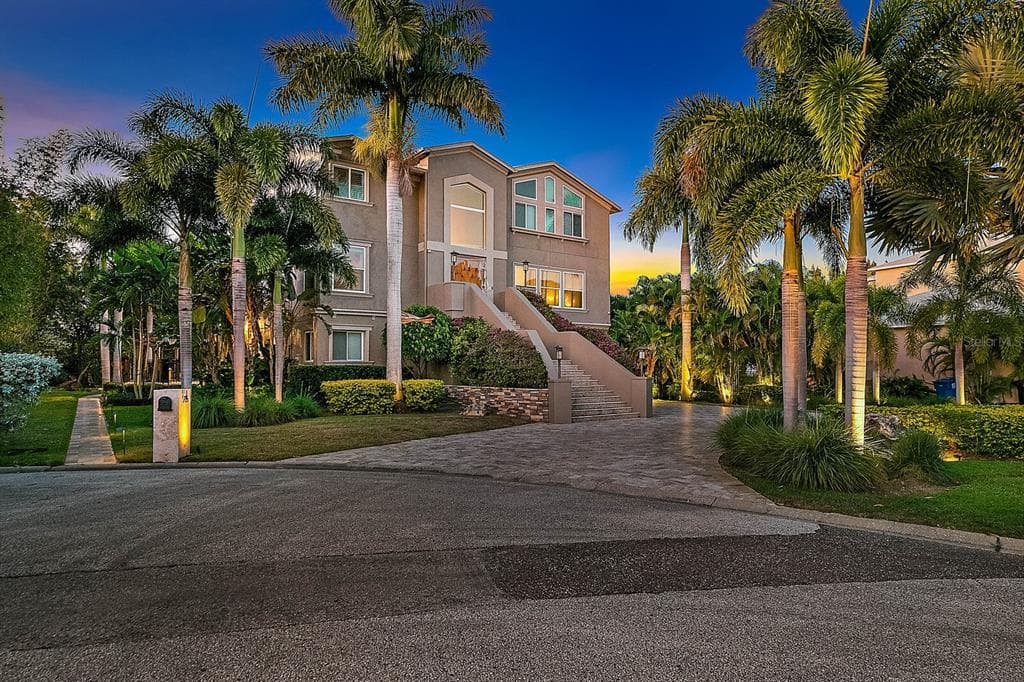 715 WEEDON DRIVE NE ST PETERSBURG, FL 33702