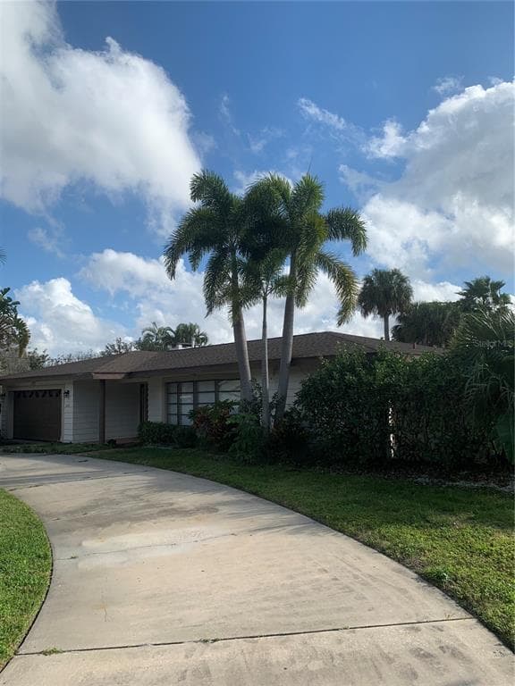 515 WINDWARD PASSAGE