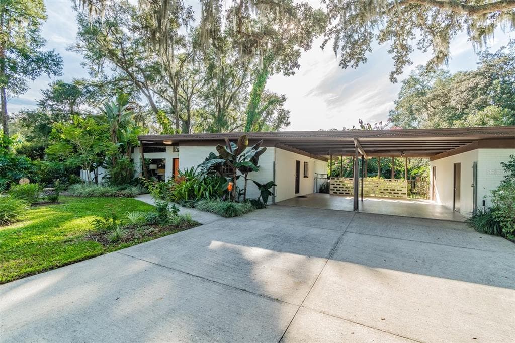 319 GLEN OAKS AVENUE