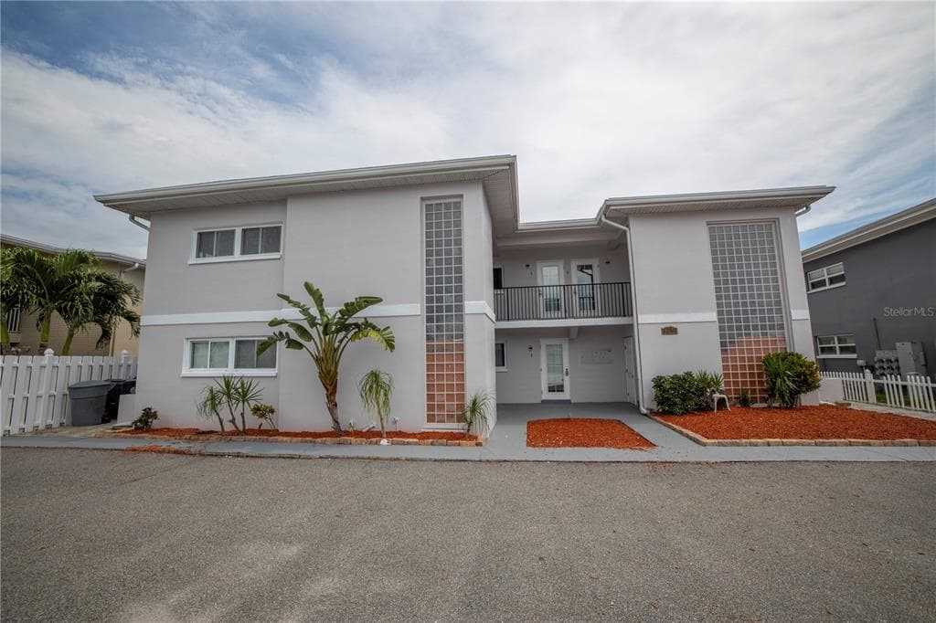 11975 3RD STREET E UNIT 6 TREASURE ISLAND, FL 33706