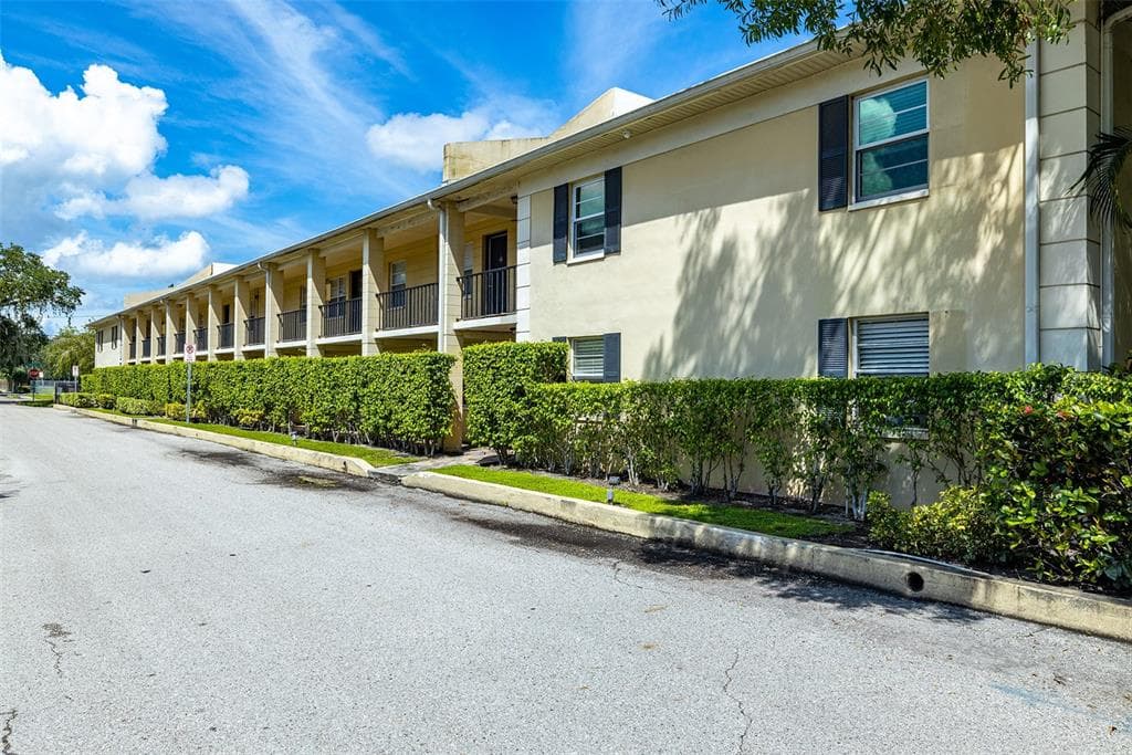 5221 BAYSHORE BOULEVARD UNIT 50 TAMPA, FL 33611