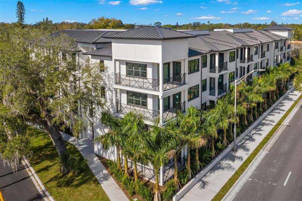 2413 N TAMIAMI TRAIL UNIT 400 SARASOTA, FL 34234