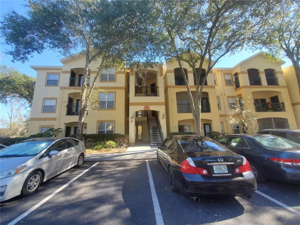 5620 PINNACLE HEIGHTS CIR UNIT 307 TAMPA, FL 33624
