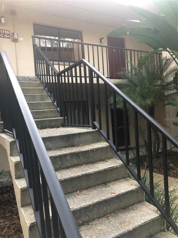 11710 RAINTREE VILLAGE BOULEVARD UNIT D TEMPLE TERRACE, FL 33617