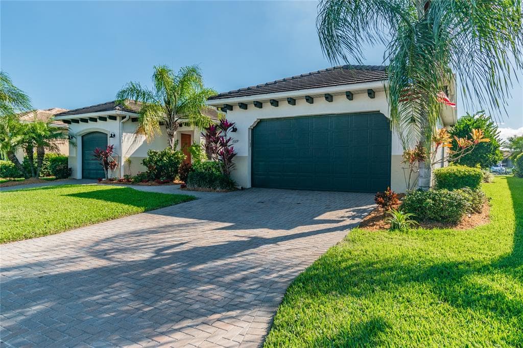 1009 LANYARD COURT