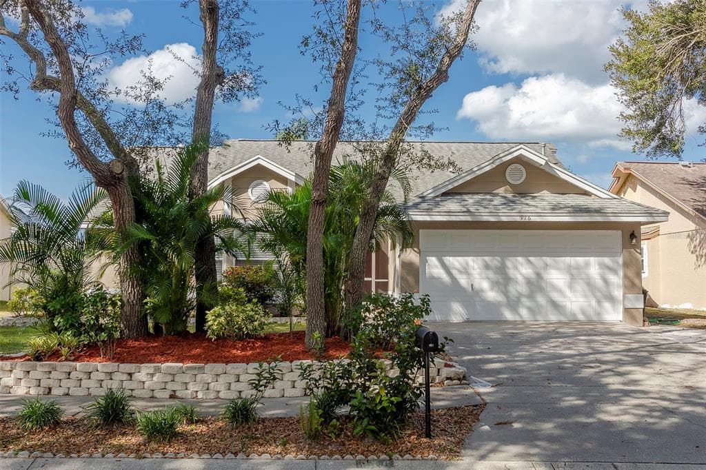 916 WESTWINDS BOULEVARD TARPON SPRINGS, FL 34689