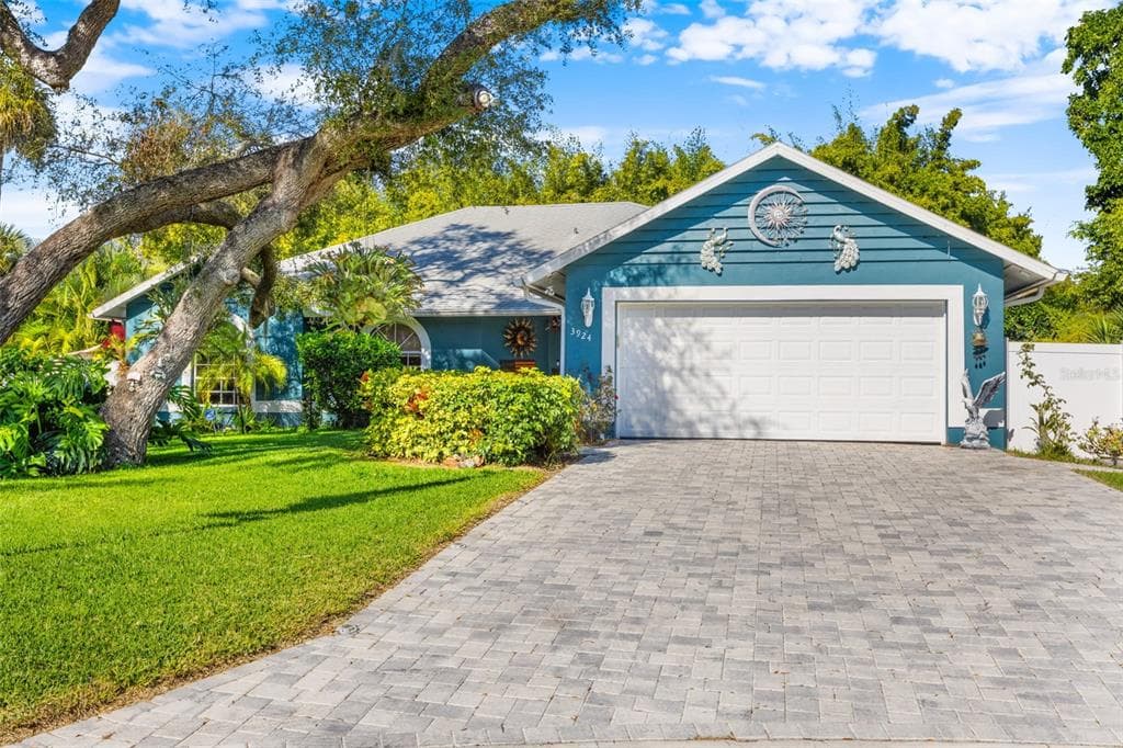 3924 39TH CIRCLE S ST PETERSBURG, FL 33711