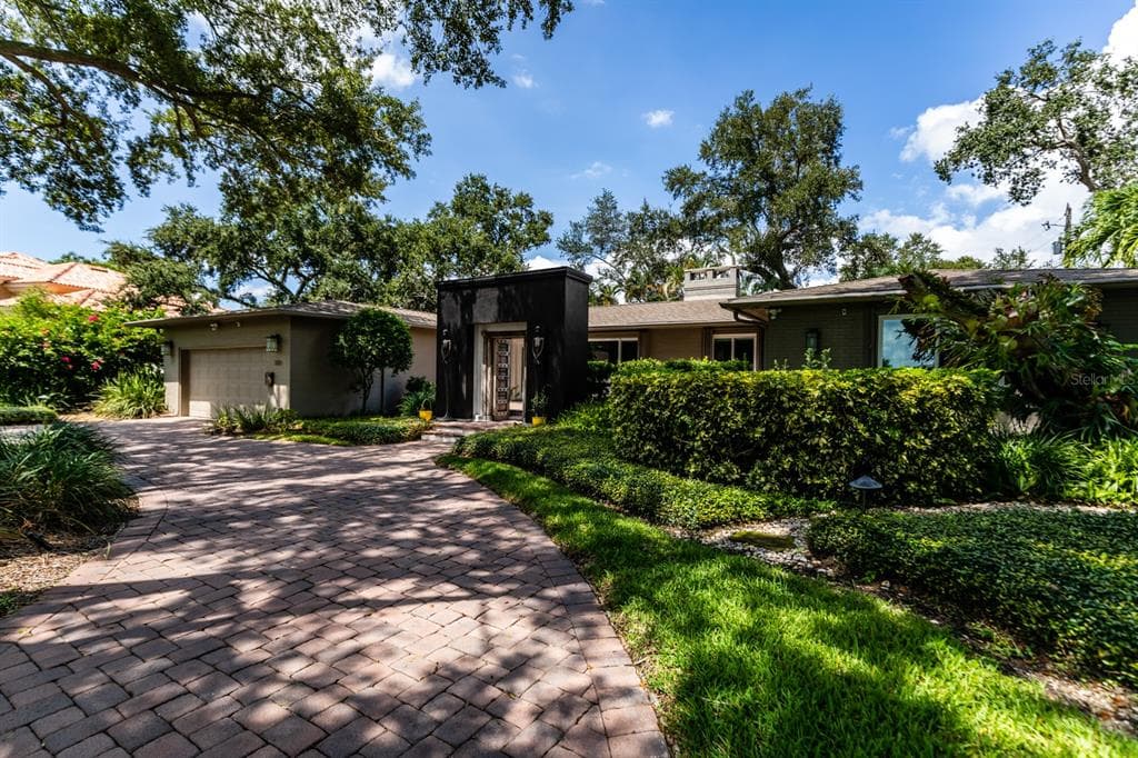 1100 BRIGHTWATERS BOULEVARD NE ST PETERSBURG, FL 33704