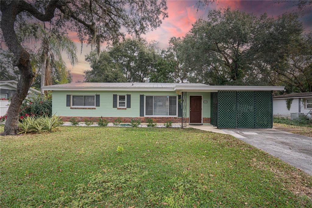 307 LAKE DRIVE BRANDON, FL 33510