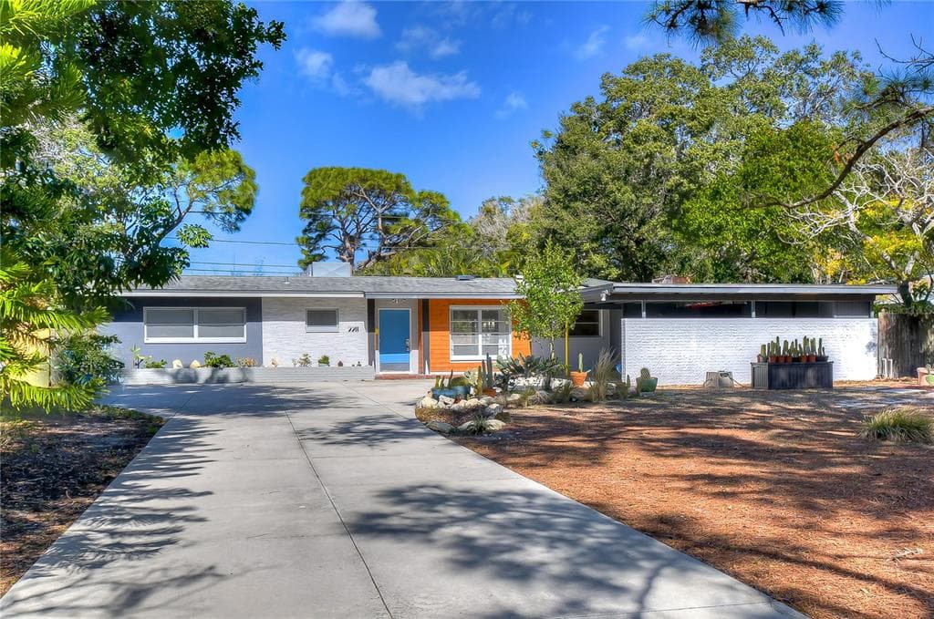 2211 CALEXICO WAY S ST PETERSBURG, FL 33712