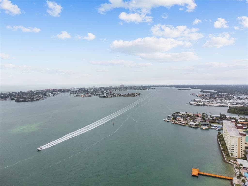 4750 COVE CIRCLE UNIT 403 ST PETERSBURG, FL 33708