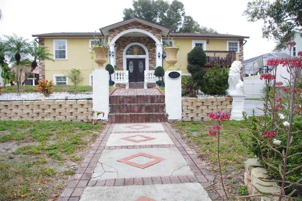 1125 GLENWOOD DRIVE