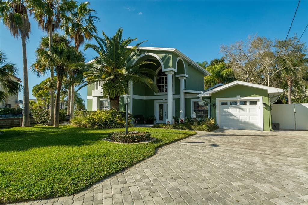 536 BAYWOOD DRIVE N