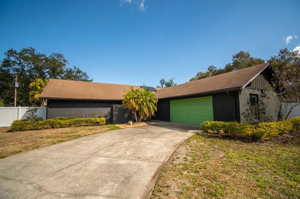 1034 LAMPLIGHTER LANE LAKELAND, FL 33813