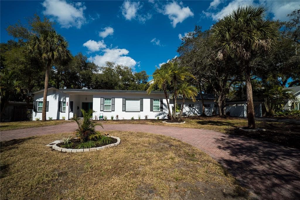 8239 26TH AVENUE N ST PETERSBURG, FL 33710