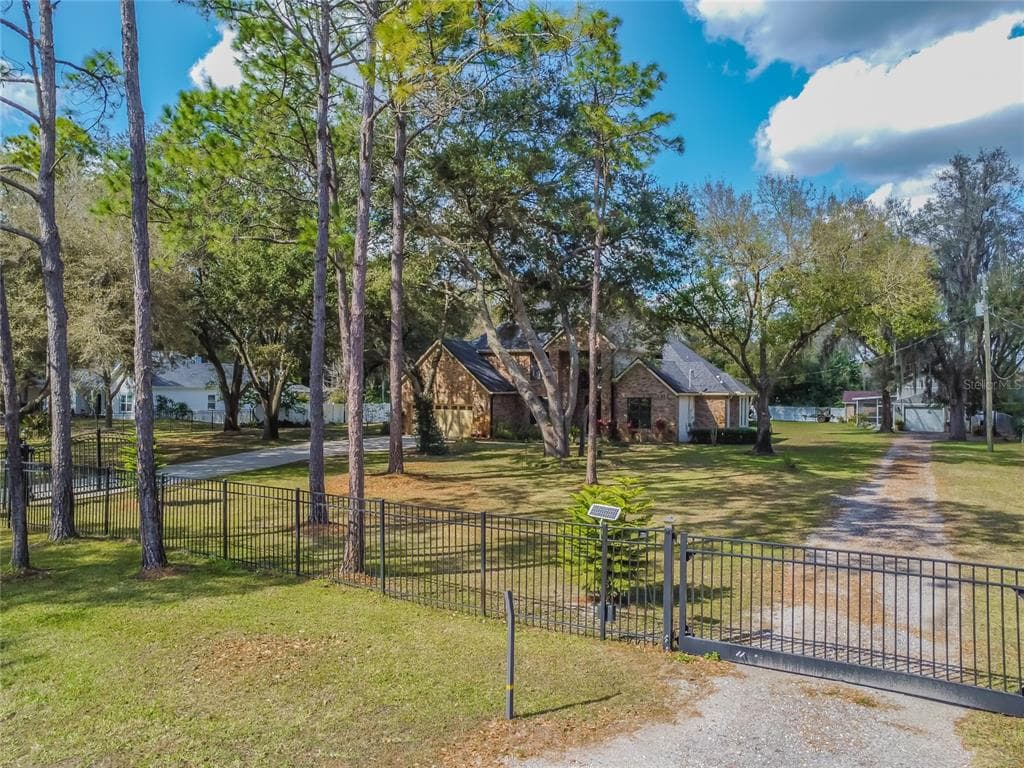 915 BRIGGETT LANE LUTZ, FL 33548