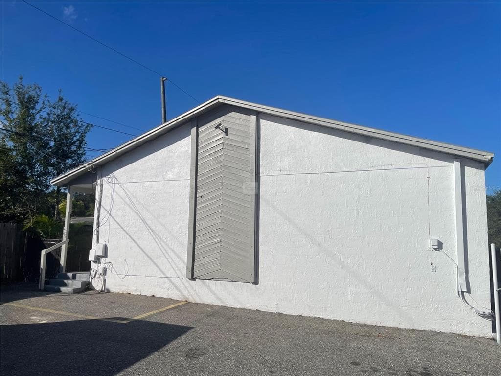 5401 64TH AVENUE N UNIT B PINELLAS PARK, FL 33781